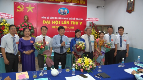 Bà Lê Thị Xuyến giữ chức Bí thư Đảng ủy Gỗ Thuận An